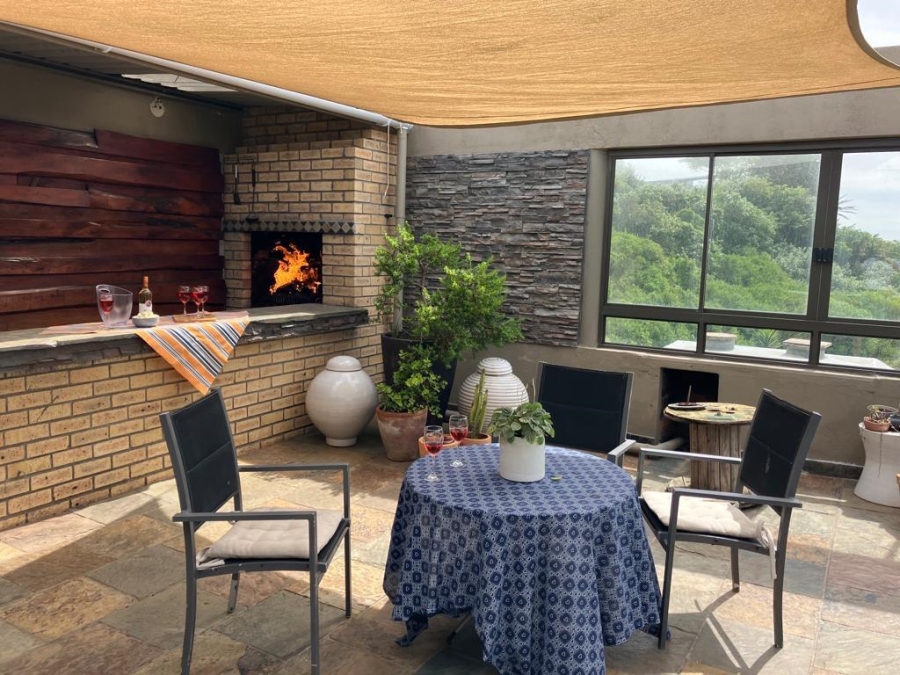 8 Bedroom Property for Sale in Paradise Beach Eastern Cape